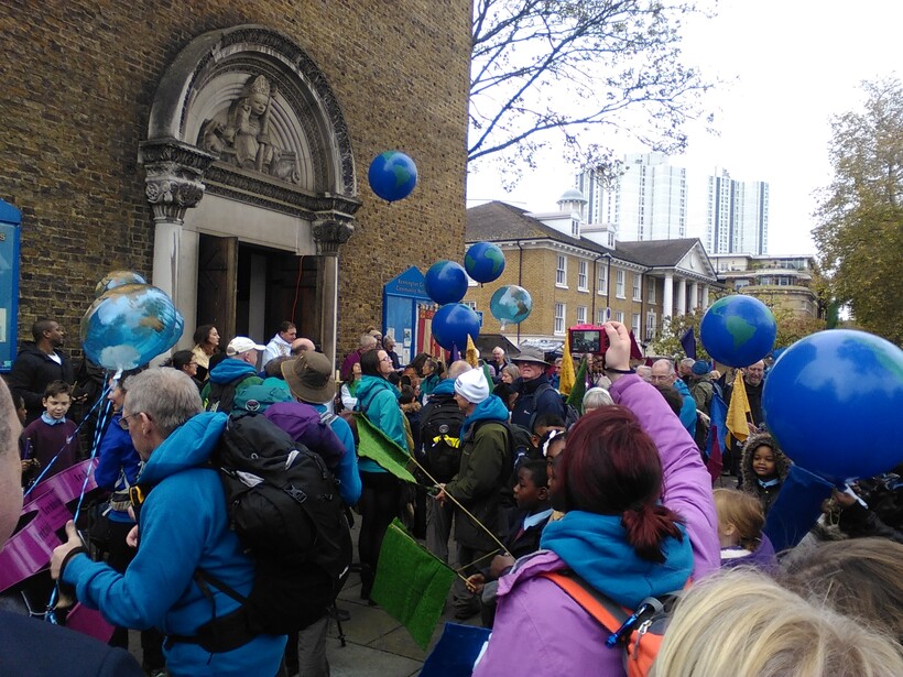 Pilgrims are greeted by school children in London