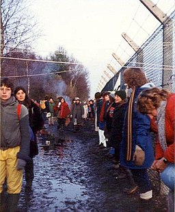 ceridwen / Embracing the base, Greenham Common December 1982