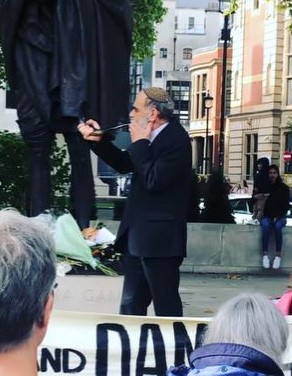 Rabbi Jonathan Wittenberg blowing on a ram's horn